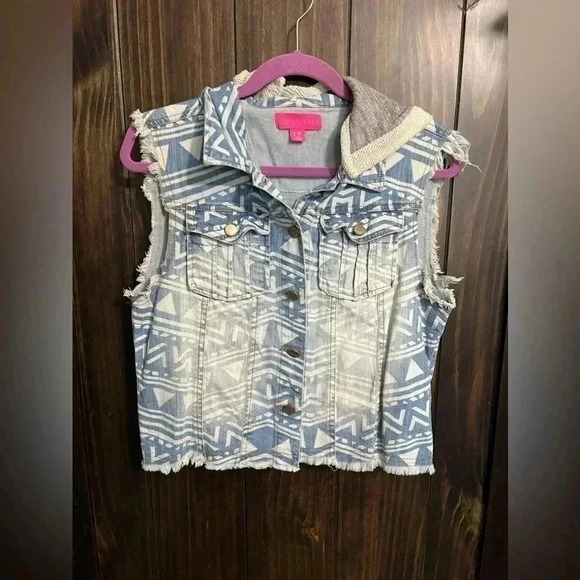 Tinseltown Southwestern Denim Vest. Size: Medium - Picture 9 of 11